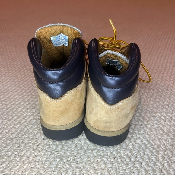 Boy’s Timberland Brown Field Boots - Picture 7 of 11